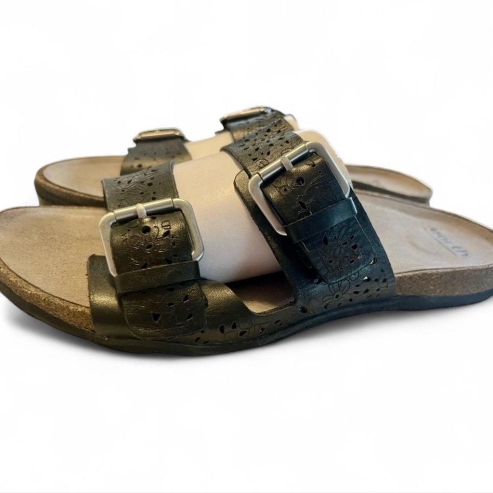 Earth Footwear Buckle Strap Sandals 10 Sand Antiqua comfort